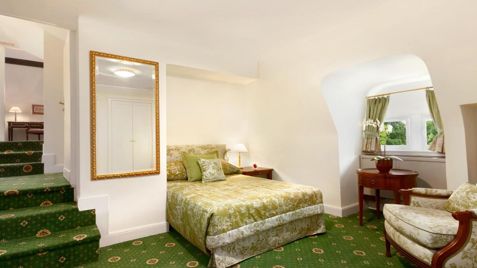 Classic Family 2 Bedroom Suite Garden view